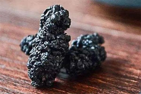 桑葚干泡水用开水吗 桑葚干泡水用多少度水