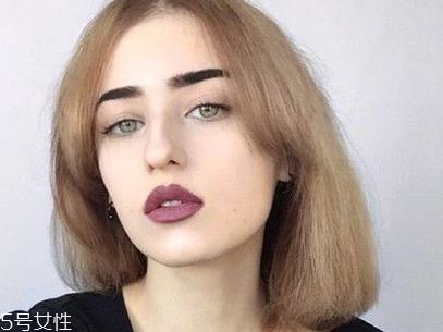 短头发染什么颜色好看洋气显白？短发这样弄好看又大方