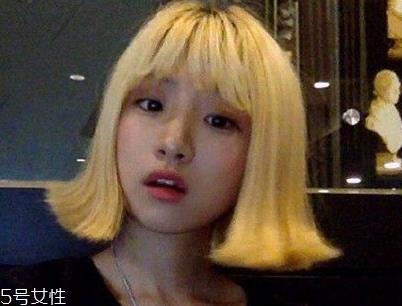 短头发染什么颜色好看洋气显白？短发这样弄好看又大方