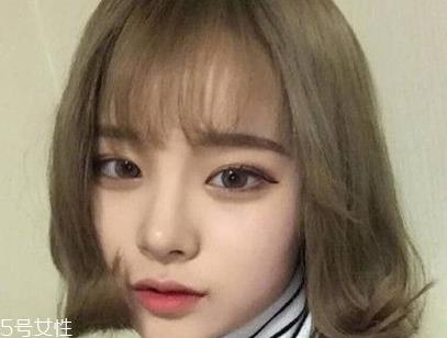 短头发染什么颜色好看洋气显白？短发这样弄好看又大方