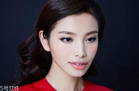 眼线液哪个牌子好用不晕染？眼角下垂画眼线图解 