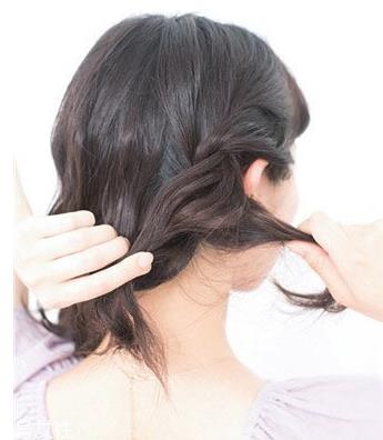 怎么用卷发棒卷内扣 轻松烫优雅波波头发型