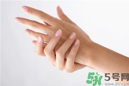 手干裂口子怎么回事？手干裂口子怎么办？