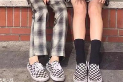 ​vans黑白格子怎么搭配 跟着潮人学起来