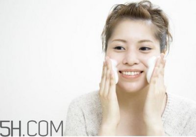​卸妆洁面洗面奶能卸妆吗？氨基酸洗面奶可以卸妆吗？