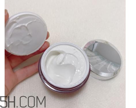 olay大红瓶面霜适合白天用吗？能见光吗？