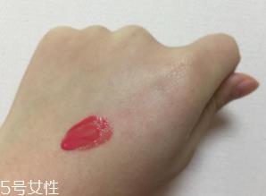 ysl圣罗兰镜面唇釉#12评测 草莓粉软妹神器