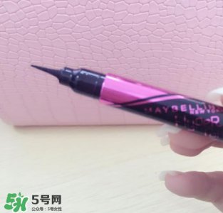 ​美宝莲眼线液笔怎么样？美宝莲眼线液笔晕染吗？