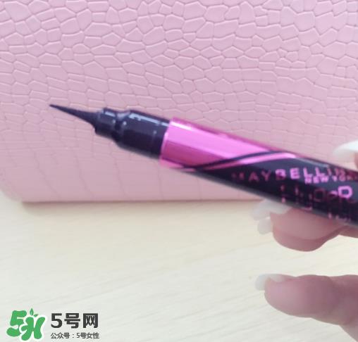 美宝莲眼线液笔怎么样？美宝莲眼线液笔晕染吗？