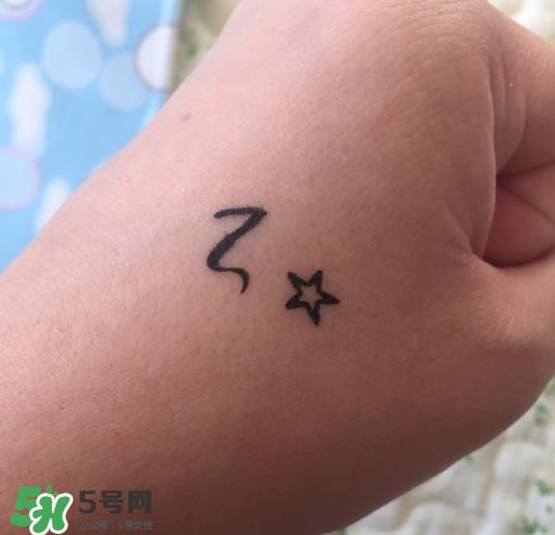 美宝莲眼线液笔怎么样？美宝莲眼线液笔晕染吗？
