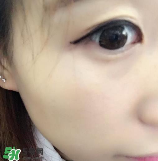美宝莲眼线液笔怎么样？美宝莲眼线液笔晕染吗？