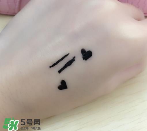 美宝莲眼线液笔怎么样？美宝莲眼线液笔晕染吗？