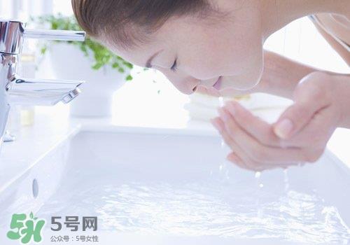 盐水洗脸用什么盐?盐水洗脸放多少盐?