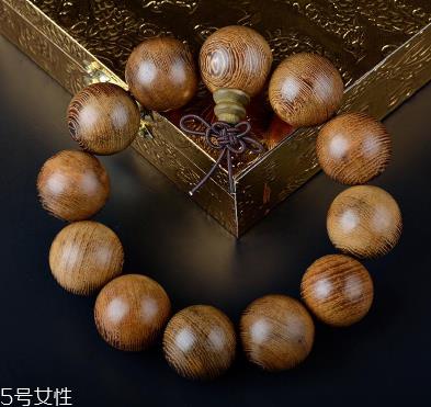 鸡翅木手串怎么盘 这样盘光泽度最好