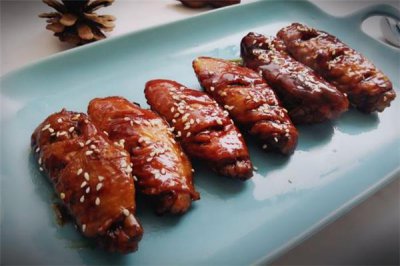​做可乐鸡翅用生抽还是老抽 可乐鸡翅是咸的还是甜的