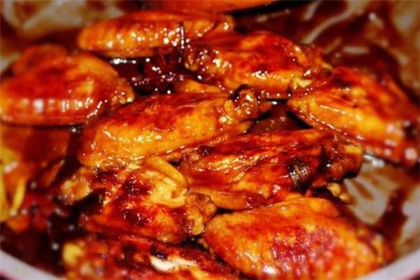 做可乐鸡翅用生抽还是老抽 可乐鸡翅是咸的还是甜的