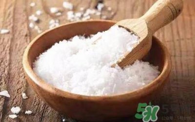 ​食盐发蓝怎么回事？食盐中一般会添加什么食品添加剂