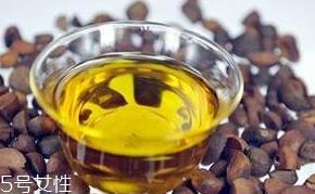 茶油能炒菜吗 纯正茶油炒菜更好