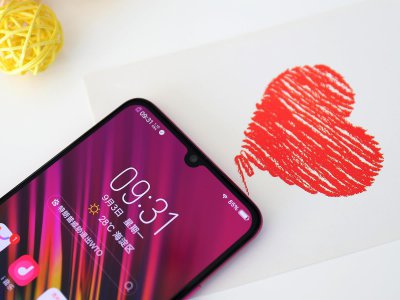 ​VIVO x23幻彩版：屏幕指纹+8G运行内存+骁龙660