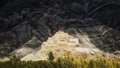 ​格鲁派六大寺庙，其中四座在这里，就连甘南的拉卜楞寺都在模仿