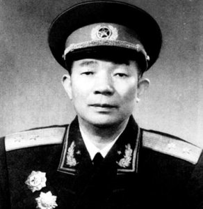 ​开国中将回家探亲，对迎接他的当地领导说：你们认错人了吧