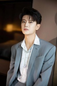 ​任嘉伦的妻子聂欢：丈夫成名背后有艰辛，我在家做全职太太也幸福