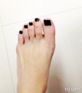 ​范冰冰脚趾的二趾比大趾长 符合希腊脚标准