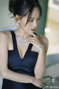 ​性感女神张嘉倪写真大片
