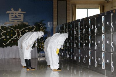 ​殡仪馆最“神秘”的职业！扛尸人，月薪3万却无人应聘？