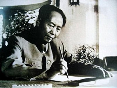 ​新中国成立时，解放军朱毛领导元帅领衔，六大军区八大兵种司令