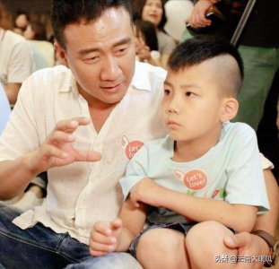 ​胡军妻子卢芳，来自云南盛产美女之地，培养出优秀儿子康康