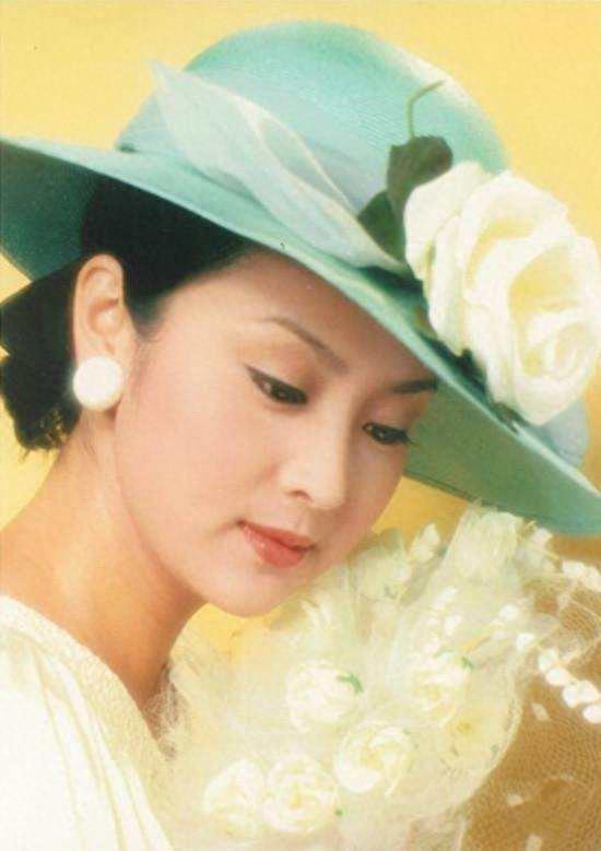甄珍：第一代琼女郎，小家碧玉中的极品，美得连林青霞都自愧不如