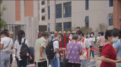 ​现场直击！大亚湾第一中学（初中部）开学啦