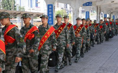 ​现在大专生参军入伍，在部队晋升军官难度大吗？