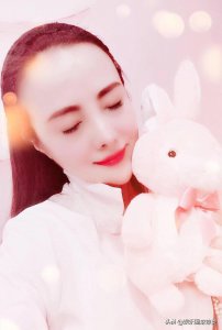 ​“过气”网红干露露近照，造型不“哗众取宠”，身材好颜值挺漂亮