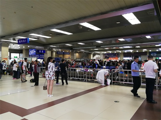 南岗客运站，省内重要的客运枢纽站，人们从这里走向远方
