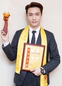 ​QQ音乐榜单竟然把张艺兴名字打成了“孙艺兴”，错误未免太低级了
