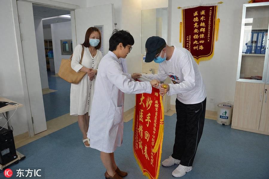 服刑犯千里转监救病儿 儿子出院：能幸存很庆幸