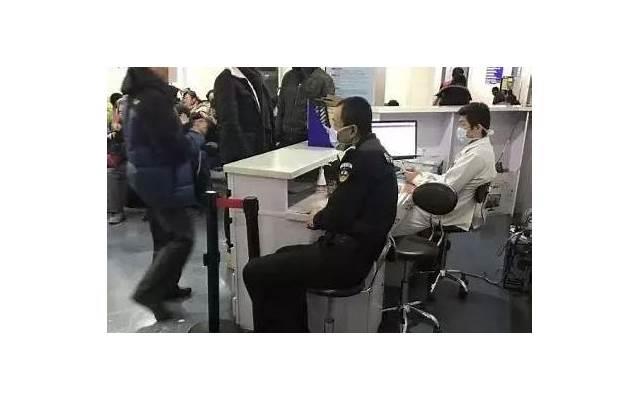 男生接吻时起生理反应是不是很正常?正常
