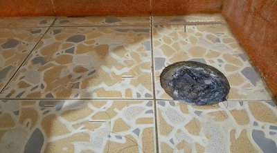 ​下水道被头发堵塞，用这6个物品，在几秒钟内清理干净