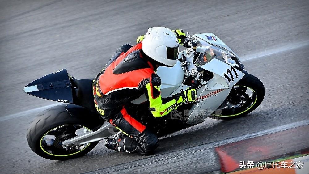 奥地利飞毛腿KTM RC8，人间天堂它都能带你去