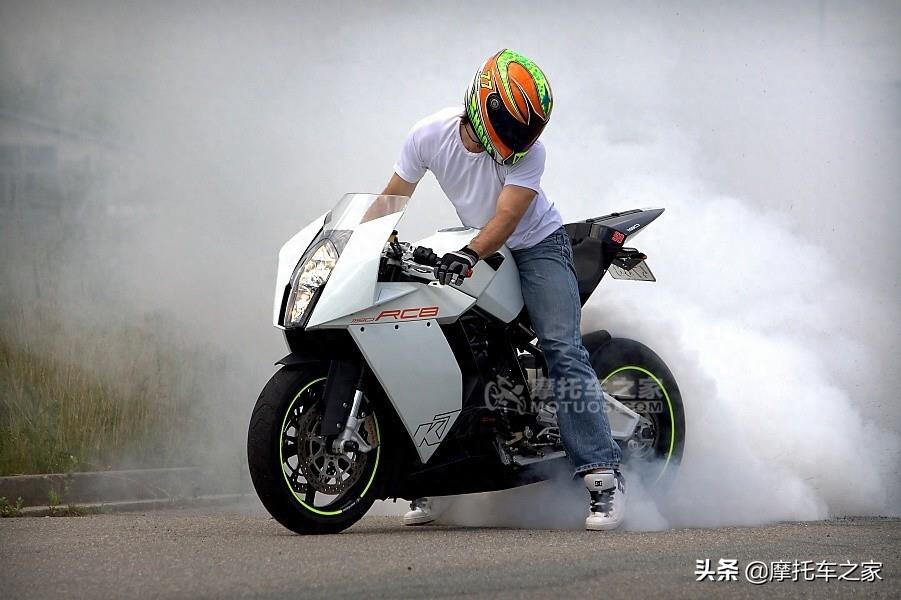 奥地利飞毛腿KTM RC8，人间天堂它都能带你去