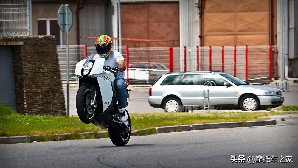奥地利飞毛腿KTM RC8，人间天堂它都能带你去