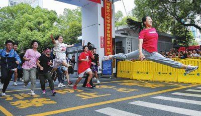 ​本科、专科零投档，多省降本科线征集，今年高考怎么了？