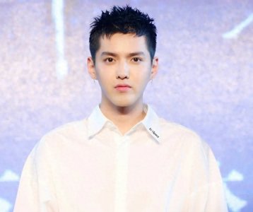 ​吴亦凡事件再升级，赵丽颖对吴亦凡态度获网友点赞：你是人间清醒