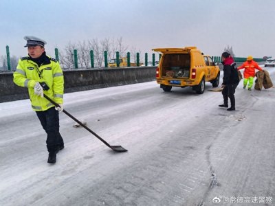 ​等候时写代码、下象棋，男子讲述28小时回家故事：只要能平安到家，晚一点也没