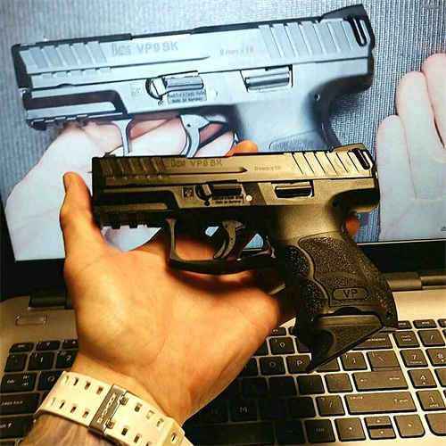 每日武器图库更新，今天是一组手枪图，喜欢的请收藏