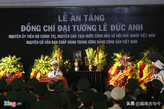 越南前主席黎德英葬礼隆重举行，阮春福称赞黎生前解放柬埔寨