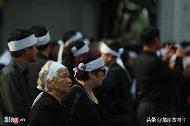 越南前主席黎德英葬礼隆重举行，阮春福称赞黎生前解放柬埔寨