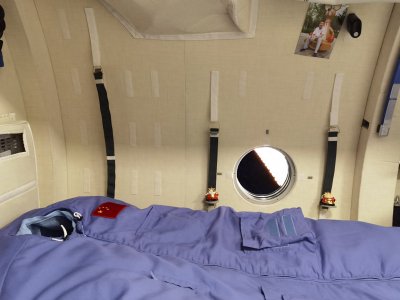 ​各国空间站睡眠舱有啥不同？俄罗斯也有天景房，舷窗比咱们的还大